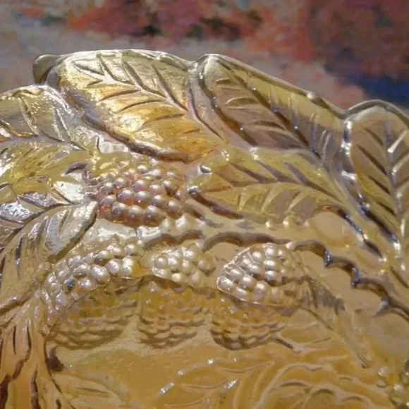 Vintage Carnival Glass Loganberry & Leave in Amber - Picture 9 of 9